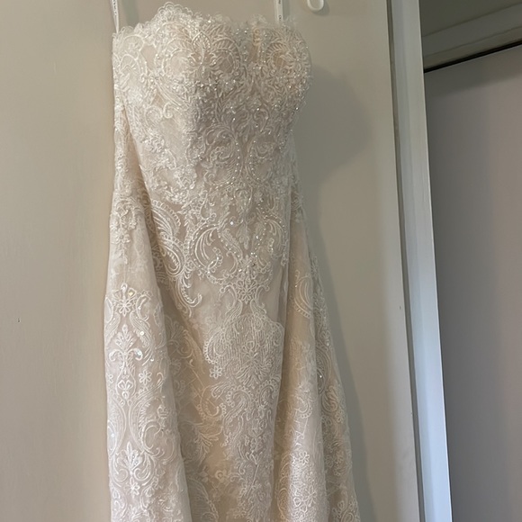 Size 6 strapless ivory wedding dress. David’s bridal. Never worn. No overskirt - Picture 2 of 5